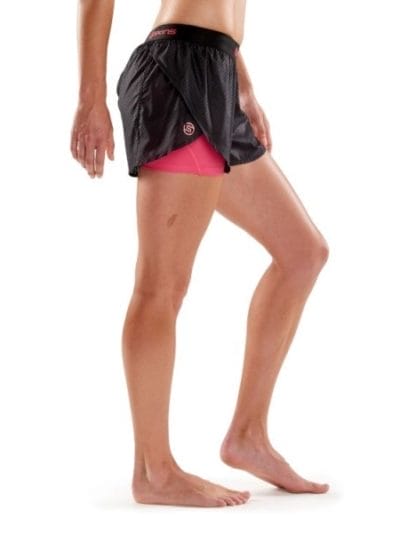 Fitness Mania - Skins DNAmic Superpose Womens 2-in-1 Compression Shorts - Lampone + Free Gym Bag