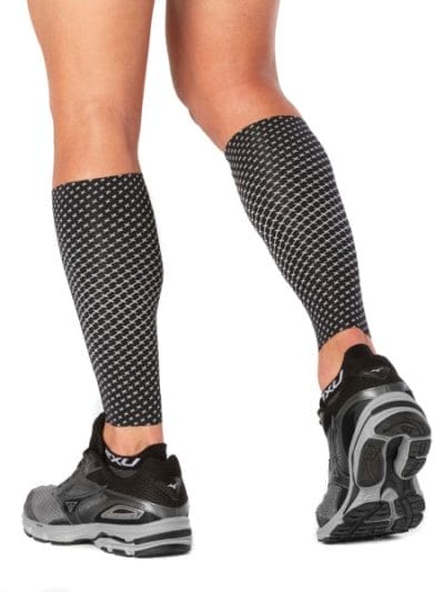 Fitness Mania - 2XU Reflect Unisex Compression Calf Sleeves - Black/Silver Reflective