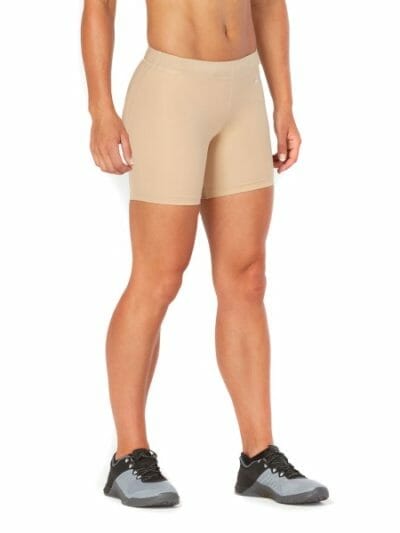 Fitness Mania - 2XU Game Day 5 Inch Womens Compression Shorts - Beige/Silver