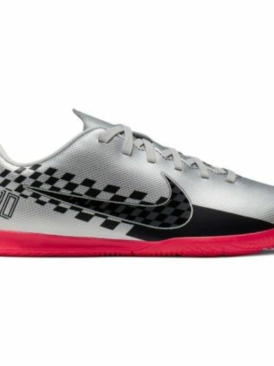 Fitness Mania - Nike Jr Mercurial Vapor XIII Club NJR IC - Kids Indoor Soccer Shoes - Chrome/Black/Red Orbit