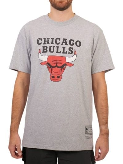 Fitness Mania - Mitchell & Ness Distressed Chicago Bulls Logo Mens Basketball T-Shirt